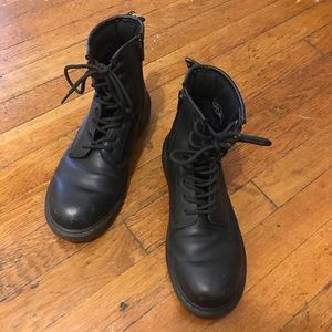 Dr Martens Delaney black